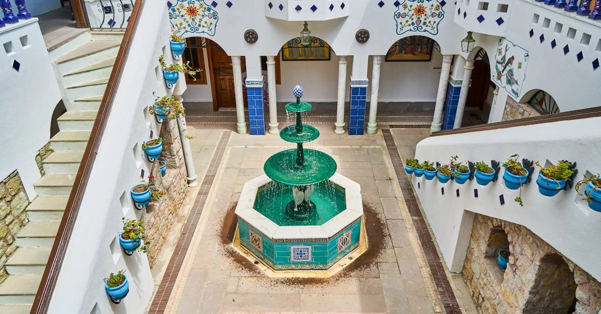 découvrez la beauté des structures florales à travers notre sélection de compositions uniques et innovantes. idéal pour embellir vos événements, chaque arrangement floral est conçu avec soin pour capturer l'essence de la nature et apporter une touche d'élégance à votre décoration.