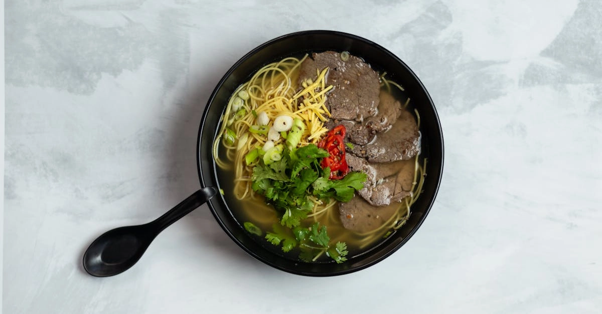 découvrez le monde fascinant de la mouche de l'oignon, un insecte nuisible qui peut affecter vos cultures. apprenez comment identifier, prévenir et traiter les infestations pour protéger vos oignons et garantir une récolte abondante.