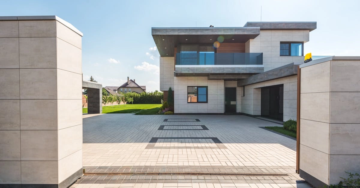 découvrez notre expertise en pavage, offrant des solutions esthétiques et durables pour vos allées, patios et zones extérieures. transformez vos espaces extérieurs avec nos services de pavage de haute qualité.