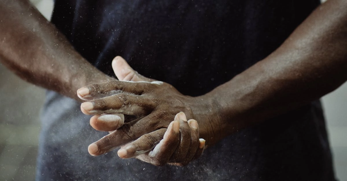 découvrez comment lutter contre l'oïdium, un champignon responsable de dégâts sur de nombreuses plantes. apprenez à reconnaître ses symptômes et à appliquer des solutions efficaces pour protéger votre jardin.