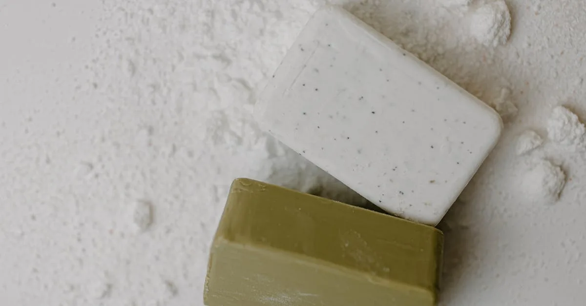 découvrez les bienfaits du savon noir naturel : un soin traditionnel pour purifier, exfolier et nourrir votre peau en douceur.