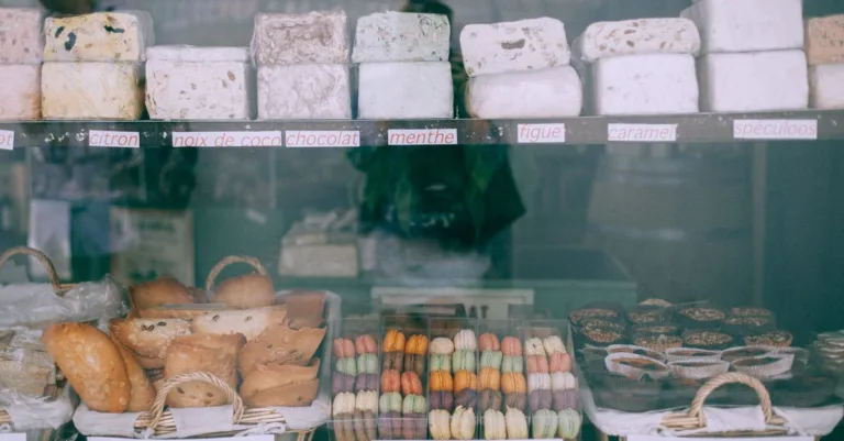 découvrez l'art de la gastronomie française, ses recettes traditionnelles, ses ingrédients de qualité et ses saveurs uniques qui font la renommée mondiale de la cuisine française.