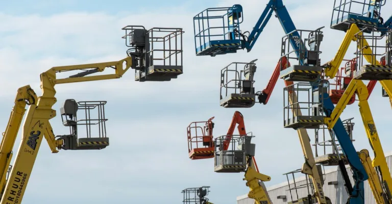 location scarificateur : louez un scarificateur de qualité pour entretenir facilement votre pelouse et favoriser une meilleure croissance de votre gazon.