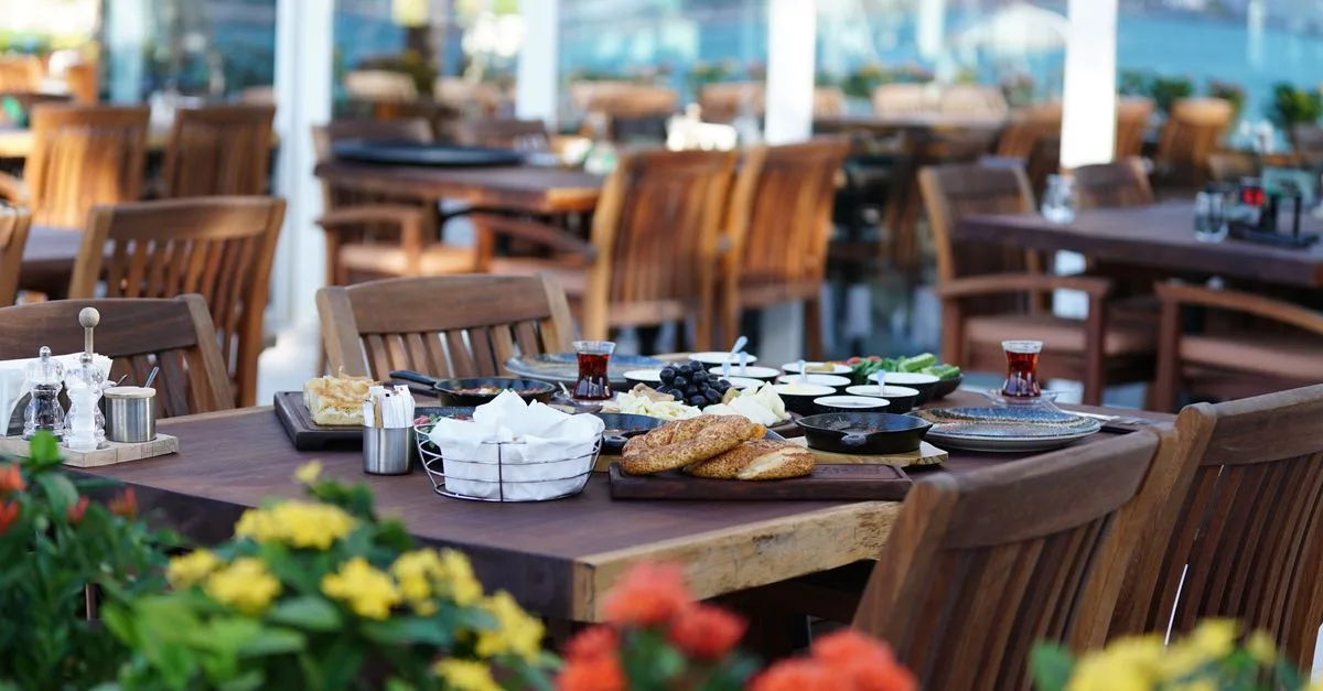 découvrez sofra garden, un havre de paix où la nature et la gastronomie se rencontrent pour une expérience unique et conviviale.