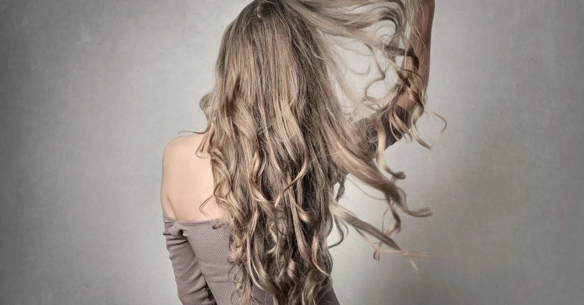 découvrez combien de temps les cheveux mettent à se décomposer, les facteurs qui influencent ce processus naturel et leur impact sur l’environnement.